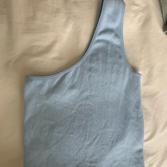 Forever 21 asymmetrical top - Picture 1 of 1